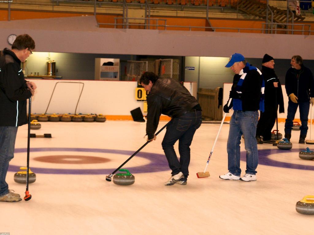 ការប្រកួតលេងសប្បាយ: ការបង្កើនភាពរីកចម្រើន និងការបង្កើតទំនាក់ទំនង